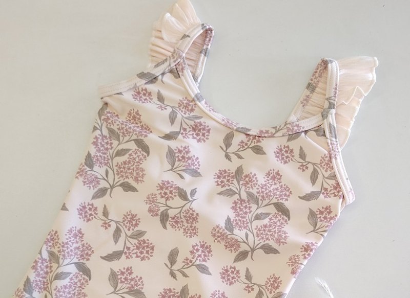 Traje de baño floral para bebé niña — hortensias