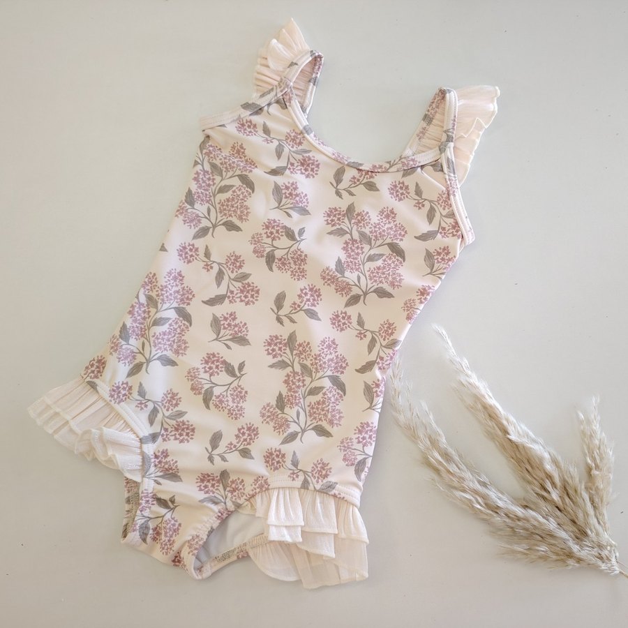 Traje de baño floral para bebé niña — hortensias