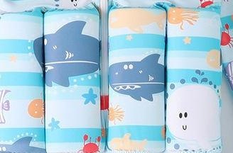 Traje flotador de manga larga con gorro — rayas tiburón